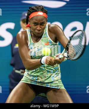 FLUSHING NY- AUGUST 31: CoCo Vandewedhe Vs Ons Jabeur on ...