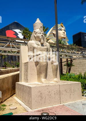 Egyptian statue luxor las vegas hi-res stock photography and