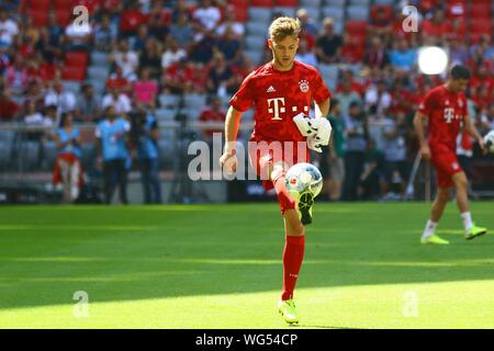 Muenchen, Germany 31st August 2019: 1. BL - 19/20 - FC Bayern Munich Vs. FSV FSV FSV Mainz 05 Joshua Kimmich (Bayern Munich) action. Single image .with ball // DFL regulations prohibit any use of photographs as image sequences and/or quasi-video. // | usage worldwide Stock Photo