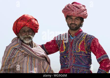 two rabari men in traditional colorful clothes portrait great rann of kutch gujarat india wg9g6m