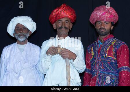 rabari men in traditional clothes portrait great rann of kutch gujarat india wg9g8m