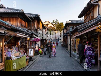 Pedestrians in an alleyway, Matsubara dori historical alleyway in the Old Town with traditional Japanese houses, Kiyomizu, Kyoto, Japan Stock Photo