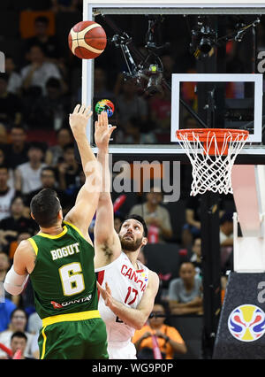 Dongguan. 1st Sep, 2019. Owen Klassen (R) of Canada blocks the shoot from Andrew Bogut of Australia during the group H match between Australia and Canada at the 2019 FIBA World Cup in Dongguan, south China's Guangdong Province, Sept.1, 2019. Credit: Deng Hua/Xinhua/Alamy Live News Stock Photo