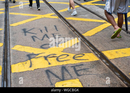 Hong Kong, China. 31st Aug, 2019. A graffiti on the ground which reads 'Kill me or free me' during the protests.Anti-government demonstrations continue one more weekend in Hong Kong, these began in June 2019 over a now-suspended extradition bill to China. Credit: SOPA Images Limited/Alamy Live News Stock Photo
