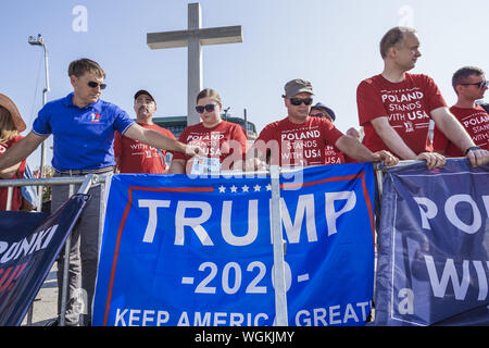 Warsaw, Mazovia, Poland. 1st Sep, 2019. Public with banners supporting Donald Trump, in the celebrations in Warsaw of the 80th anniversary of the outbreak of the World War II Credit: Celestino Arce Lavin/ZUMA Wire/Alamy Live News Stock Photo