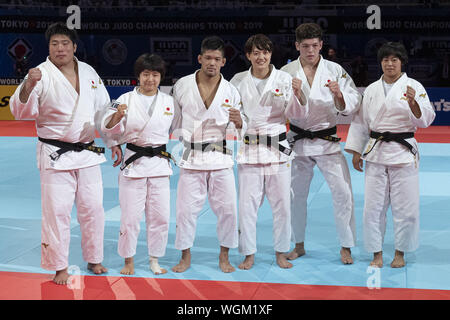 Tokyo, Japan. 1st Sep, 2019. Members of the Japan team, winners of the mixed team competition, pose for the cameras before the award ceremony at the World Judo Championships Tokyo 2019 in the Nippon Budokan. Japanese Prime Minister Shinzo Abe, Tokyo Governor Yuriko Koike and Tokyo 2020 Olympic President Yoshiro Mori attended the final day of competitions and congratulated the winners during the award ceremony. Credit: Rodrigo Reyes Marin/ZUMA Wire/Alamy Live News Stock Photo