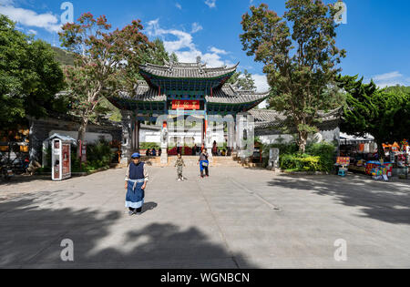 Entrance gate of Black Dragon Pool Lake in Lijiang, Yunnan, Chi Stock Photo