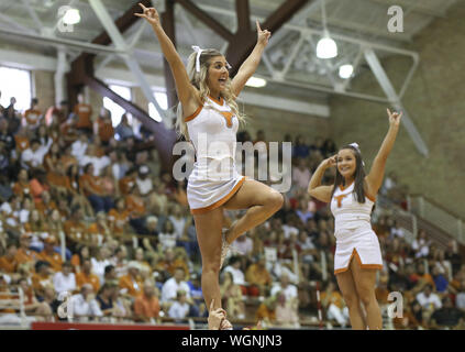 Austin, TX, USA. 1st Sep, 2019. The Texas Longhorns Cheerleaders during an NCAA volleyball match between the University of Texas and the University of Southern California at Gregory Gymnasium in Austin, Texas on September 1, 2019. Credit: Scott Coleman/ZUMA Wire/Alamy Live News Stock Photo