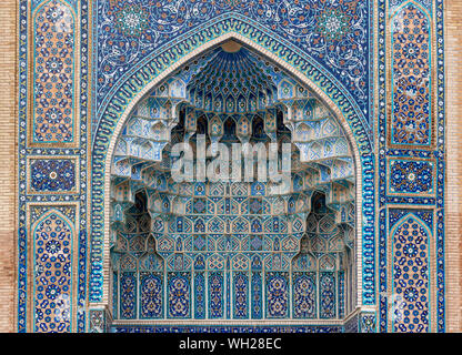 Decorative muqarnas of the iwan entrance of Gur-e-Amir (Guri Amir) Mausoleum, Samarkand, Uzbekistan Stock Photo