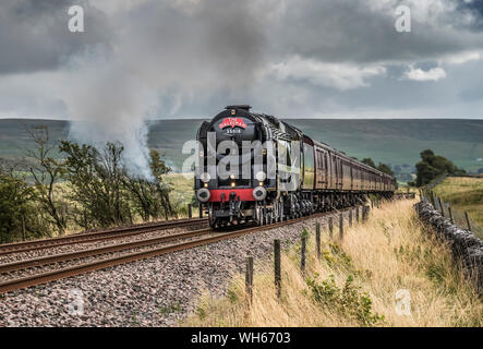 The 35018 Southern Railways British India steam train passing through Ribblesdale on the Settle to Carlisle line in the scenic Yorkshire Dales Stock Photo