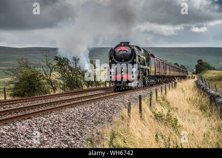 The 35018 Southern Railways British India steam train passing through Ribblesdale on the Settle to Carlisle line in the scenic Yorkshire Dales Stock Photo