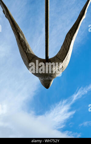 The Attendant head sculpture hanging over the doorways to modern tenement blocks in New Gorbals, Glasgow, UK Stock Photo