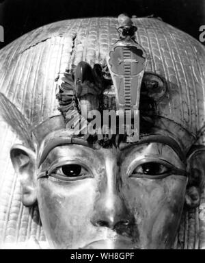 The crown of justification on the forehead of the king's mummiform coffin. The Treasures of Tutankhamen, The Exhibition Catalogue by I E S Edwards, page 241. Stock Photo