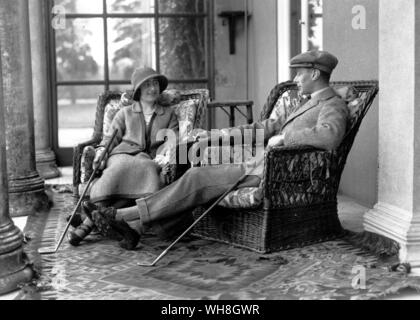 Royal Honeymoon, 1 May 1923, Duke and Duchess of York, Albert and Elizabeth, enjoying a rest after a round of golf. They are the future King George VI and Queen Elizabeth of England. . . Stock Photo