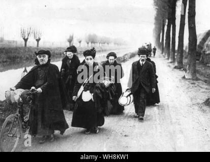 German offensive 1918. Battle of the Lys Refugees from Merville 12 April 1918 . Horrors of War 1918 French Refegees Stock Photo