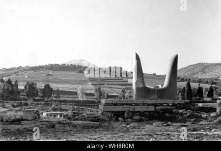 Sacred horns and sacred peak: southward view to Mount Juktas from the palace of Knossos Stock Photo