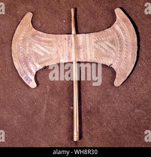 The sacred symbolof the labrys.  Miniature gold double axe from the cave of Arkalochori, c.1500 BC Stock Photo