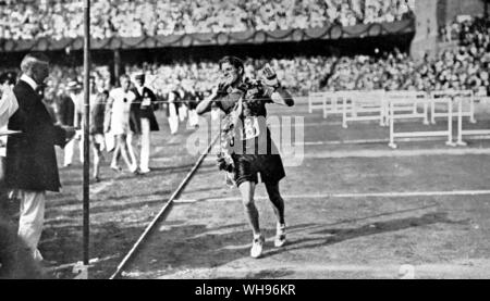 McArthur winning Marathon  at the  Olympic Games 1912  Stockholm Stock Photo