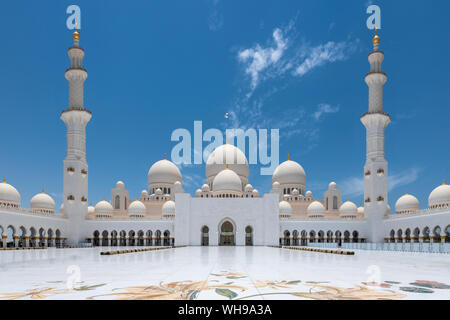 Sheikh Zayed Grand Mosque, Abu Dhabi, United Arab Emirates, Middle East Stock Photo