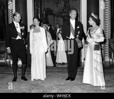 22nd June 1976: Queen Elizabeth II and the Duke of Edinburgh with President Valery Giscard d'Estaing of France and his wife before a state banquet at Buckingham Palace. Stock Photo