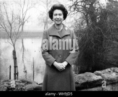 26th December 1975: Queen Elizabeth II photographed at Buckingham Palace during the Christmas message broadcast of 1975. It was the first time she has recorded the message out of doors. Stock Photo