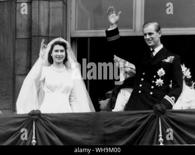 Princess Elizabeth after marrying Philip, 20th November 1947. On the balcony at Buckingham Palace. Later to become Queen Elizabeth II and Prince Philip, the Duke of Edinburgh. Stock Photo