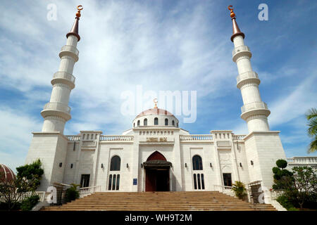 Al-Serkal Mosque, main entrance with two minarets, Phnom Penh, Cambodia, Indochina, Southeast Asia, Asia Stock Photo