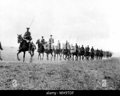 WW1: The retreat from Mons. British cavalry retiring, August/September 1914. Stock Photo