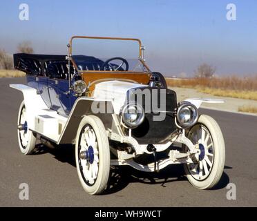 Lozier built 'quality cars for quality people' from 1905-17.  This is a 1916 65hp tourer, Model 84. Stock Photo