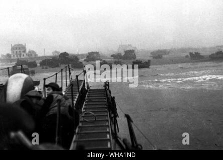WW2: Commandos on their way to France, 6th June 1944, D Day. Landing craft approaching the beach with commando troops in foreground. Stock Photo