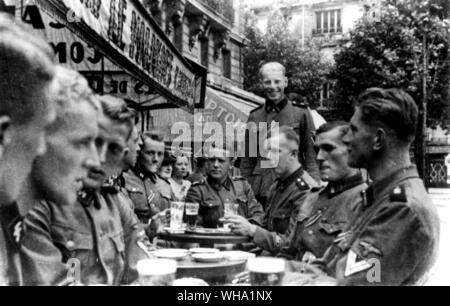 WW2: Members of the Leibstandarte Adolf Hitler in Paris, 1940. Stock Photo