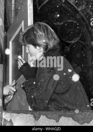 Lady Diana Spencer wearing fingerless gloves leaving the Kindergarten in St Georges Square London where she works today. She said that she would like to marry quite soon. November 28th 1980 Stock Photo