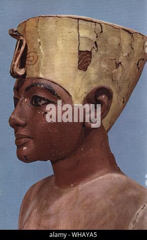 Head of a dummy of the young Tutankhamen wearing a compromise between the crown of the kings of Lower Egypt and the headdress of Nefertiti. Stuccoed and painted wood. Tukankhamen, by Christiane Desroches Noblecourt, page 194.. Kings are often represented wearing the nemes headcloth, a piece of cloth pulled tight across the forehead and tied at the back, with two flaps hanging on the sides. Cobra (uraeus) and vulture heads were worn on the forehead.. The vulture was the symbol of Upper Egypt. Pharaohs wore the uraeus (cobra) and the head of a vulture on their foreheads as symbols of royal Stock Photo