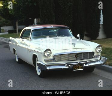 Transport road 1956. Chrysler New Yorker Deluxe Chevrolet Bel air Stock Photo