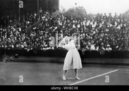 Suzanne Lenglen in 1919 - Suzanne Rachel Flore Lenglen (24 May 1899 - 4 July 1938) was a French tennis player who won 31 Grand Slam titles from 1914 through 1926. A flamboyant, trendsetting athlete, she was the first female tennis celebrity and one of the first international female sport stars, named La Divine (the divine one) by the French press.. Stock Photo