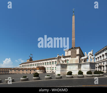 Quirinal Square with the Quirinal Palace and Fontana dei Dioscuri in Rome, Italy Stock Photo