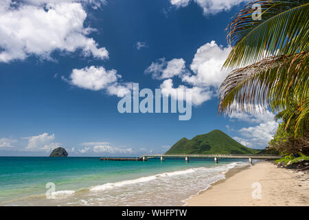 Le Diamant Beach, Diamond Rock & Morne Larcher in Martinique (2019) Stock Photo