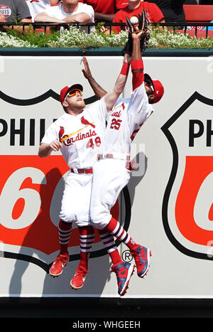 St Louis, USA. 02nd Sep, 2019. St. Louis Cardinals Harrison Bader and Dexter Fowler fight to catch fly ball for the out, off the bat of San Francisco Giants Alex Dickerson in the sixth inning at Busch Stadium in St. Louis on Monday, September 2, 2019.  Photo by Bill Greenblatt/UPI Credit: UPI/Alamy Live News Stock Photo