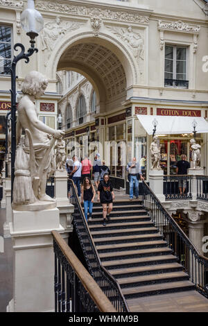 Die Passage Pommeraye ist eine historische Einkaufspassage im Zentrum von Nantes, benannt nach seinem Erbauer Louis Pommeraye. Der Bau begann Ende 184 Stock Photo