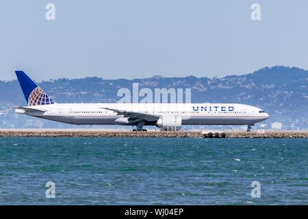 September 1, 2019 Burlingame / CA / USA - United Airlines aircraft preparing for takeoff at San Francisco International Airport Stock Photo