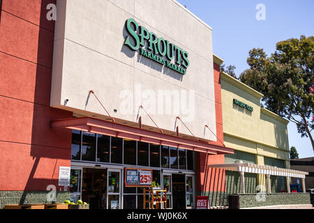 July 31, 2019 Sunnyvale / CA / USA - Entrance to one of the Sprouts Farmer's Market supermarkets located in South San Francisco bay area Stock Photo