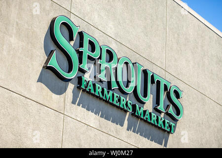 July 31, 2019 Sunnyvale / CA / USA - Sprouts Farmer's Market supermarket sign displayed above the entrance to one of their store located in South San Stock Photo