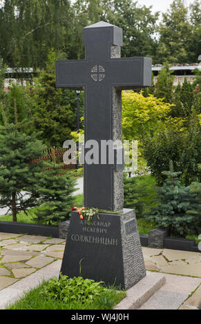 Grave of Russian novelist Aleksandr Solzhenitsyn (1918 - 2008) at the cemetery of the Donskoy Monastery in Moscow, Russia. Stock Photo