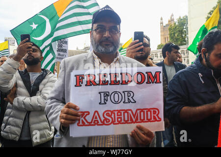 Westminster London,uK. 3rd September 2019. Protesters with Kashmiri flags, gather in Parliament Square around the statue of Mahatma Gandhi  in solidarity with the people of Kashmir after Indian Prime Minister Narendra Modi delivered an Independence Day speech  to remove the special rights of Kashmir as an autonomous region Credit: amer ghazzal/Alamy Live News Stock Photo