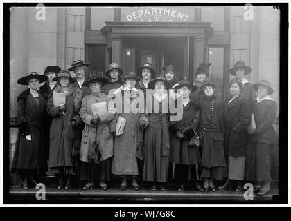 HIGH COST OF LIVING. INVESTIGATORS AT LABOR DEPT. MISS DORTHEA C. DAVIS; MRS. MINNIE E.PATTERSON; MISS MABEL E. WINSLOW; MISS IDA M. PECK; MISS ETHEL M. SMITH; MISS ELIZABETH CHAMBERLAIN; MISS RUTH R. ALLEN; MISS JESSE R. HAVER; MISS HELEN M. DART; MISS IRENE J. GRAHAM; MISS MARJORIE E. LYON; MRS. ARENE Stock Photo