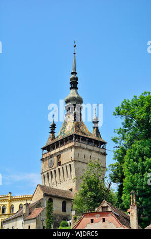 The Clock Tower, dating back to the 14th century, defends the main gate to the citadel of the medieval old town. Sighisoara, Romania Stock Photo