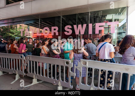 Taylor swift stella cheap mccartney pop up shop