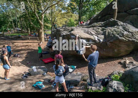 Bouldering enthusiasts on Rat Rock in Central Park in New York on Saturday, August 31, 2019. (© Richard B. Levine) Stock Photo