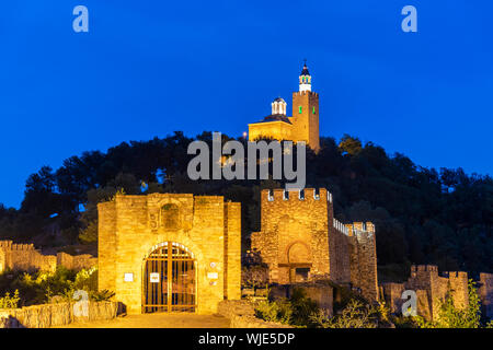 Tsarevets fortress and the Ascension Cathedral on the top of the hill, at dusk. Veliko Tarnovo, Bulgaria Stock Photo