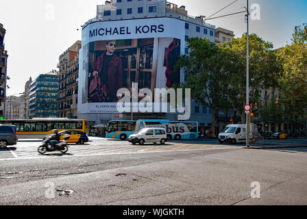 Massive Wraparound Billboard Advertisement Michael Kors Apartment Building Gran Via de les Corts Catalanes Barcelona Catalonia Spain 7 seven storey hi Stock Photo